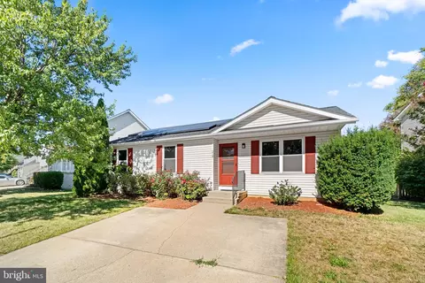 215 Bishops Glen Dr, Frederick, MD 21702 photo 2
