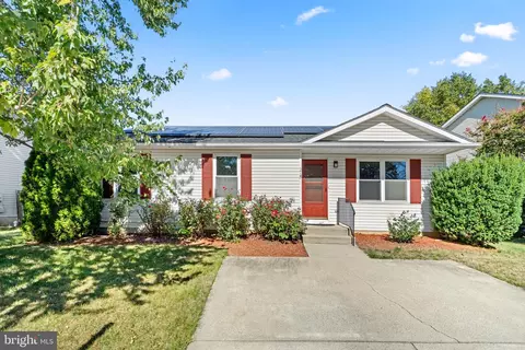215 Bishops Glen Dr, Frederick, MD 21702