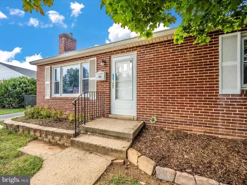 929 Cherokee Trl, Frederick, MD 21701 photo 2
