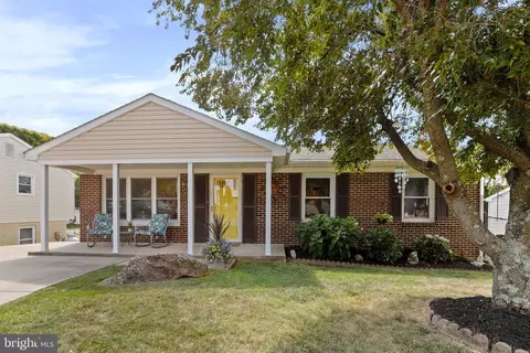 8 Concord Dr, Brunswick, MD 21716