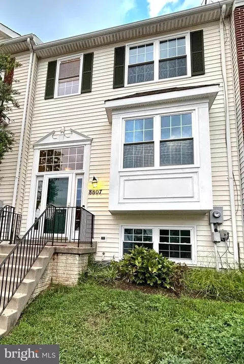 8807 Briarcliff Ln, Frederick, MD 21701 photo 2