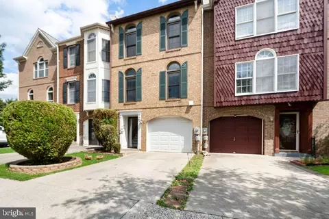 32 Victoria Sq, Frederick, MD 21702