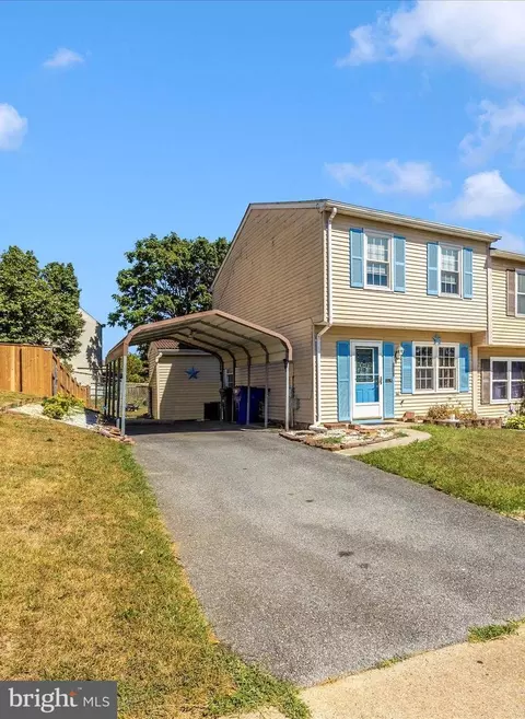 102 Stonegate Dr, Frederick, MD 21702 photo 2