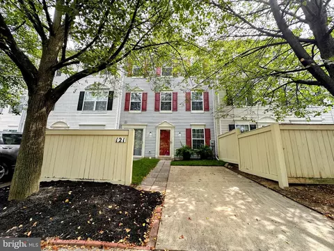 121 Bishopstone Ct, Frederick, MD 21702 photo 2