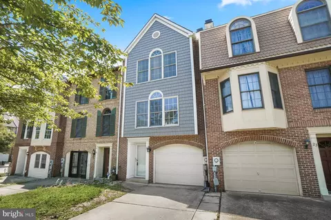 25 Victoria Sq E, Frederick, MD 21702