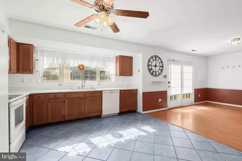 824 Waterford Dr, Frederick, MD 21702 photo 6