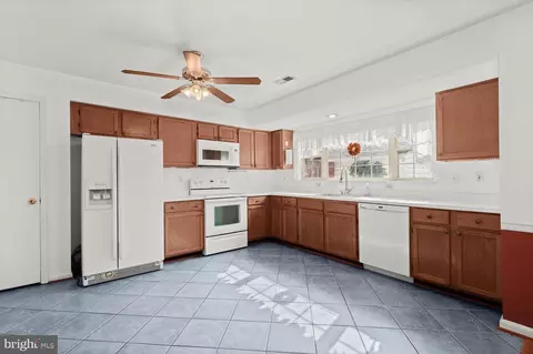 824 Waterford Dr, Frederick, MD 21702 photo 4