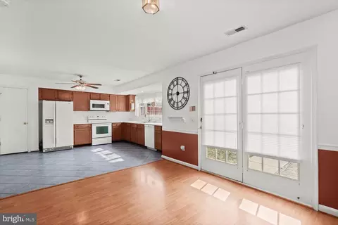 824 Waterford Dr, Frederick, MD 21702 photo 2