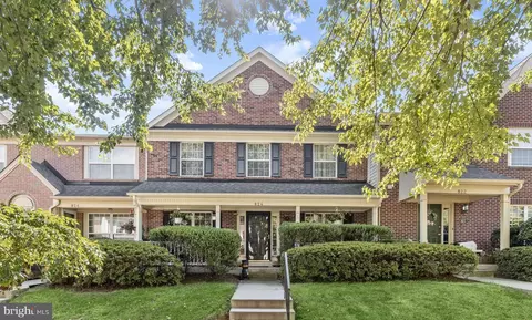 824 Waterford Dr, Frederick, MD 21702