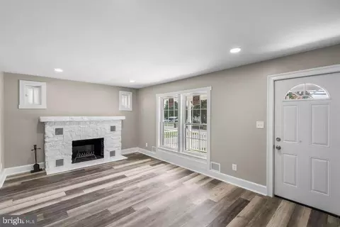 511 E Main St, Thurmont, MD 21788 photo 3