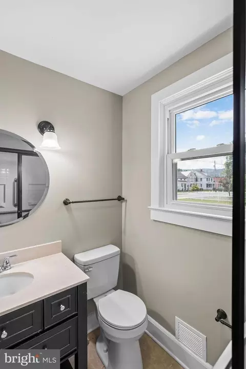 511 E Main St, Thurmont, MD 21788 photo 9