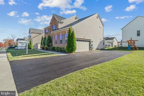 4819 Clarendon Dr, Frederick, MD 21703 photo 2