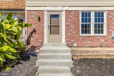 104 Lauren Ct, Frederick, MD 21703 photo 2