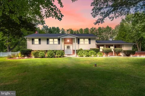 8415 Stonehouse Rd, Frederick, MD 21702 photo 2