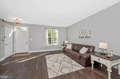 2404 Lakeside Dr, Frederick, MD 21702 photo 5