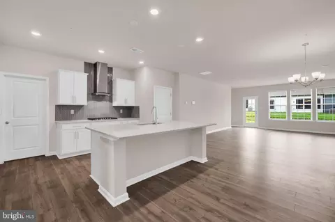 486 Hanson St, Frederick, MD 21701 photo 4