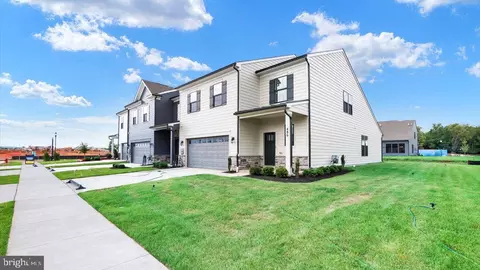 482 Hanson St, Frederick, MD 21701 photo 3
