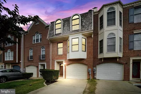 10 Victoria Sq, Frederick, MD 21702