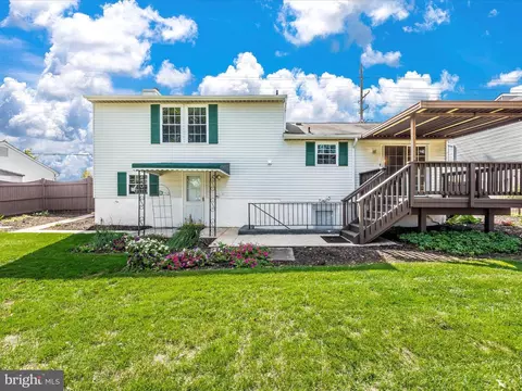 1305 Butterfly Ln, Frederick, MD 21703 photo 3