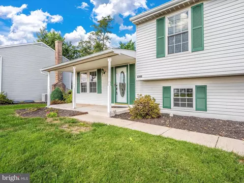 1305 Butterfly Ln, Frederick, MD 21703 photo 2