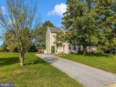 52 Robindale Dr, Emmitsburg, MD 21727