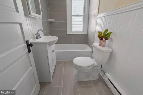 Bath - 12 Franklin St, Frederick, MD 21701 photo 3 of 4