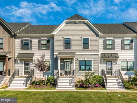 1131 Futurity St, Frederick, MD 21702