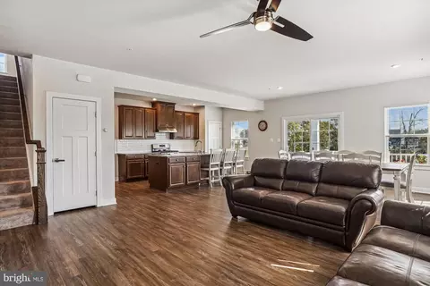 5251 Red Maple Dr, Frederick, MD 21703 photo 8