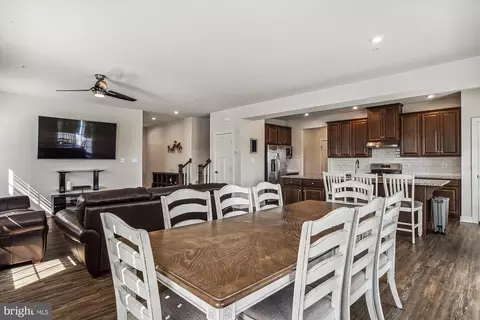 5251 Red Maple Dr, Frederick, MD 21703 photo 9