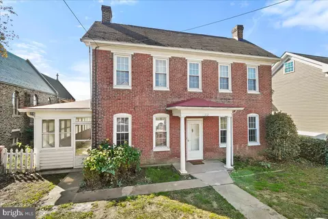 112 E A St, Brunswick, MD 21716 photo 2