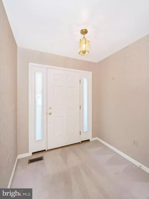 207 Smithfield Dr, Middletown, MD 21769 photo 4