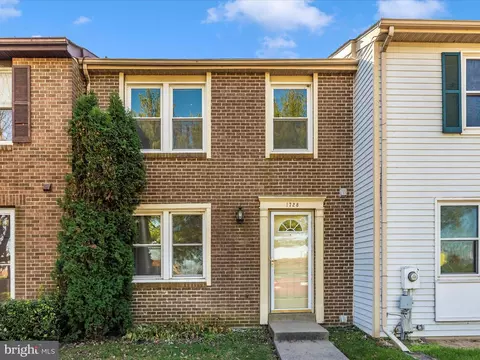 1728 Springfield Ln, Frederick, MD 21702 photo 2