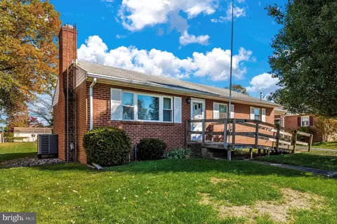 53 Sherwood Dr, Walkersville, MD 21793