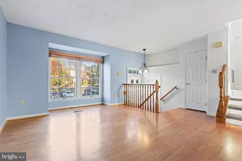 5551 Foxhall Ct, Frederick, MD 21703 photo 2