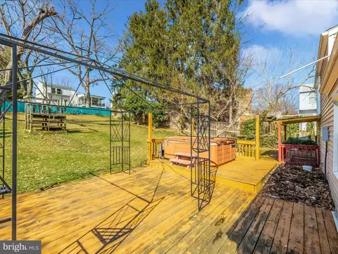 Exterior - 1532 Andover Ln, Frederick, MD 21702 photo 3 of 12