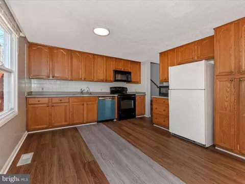 Kitchen - 1532 Andover Ln, Frederick, MD 21702 photo 2 of 5