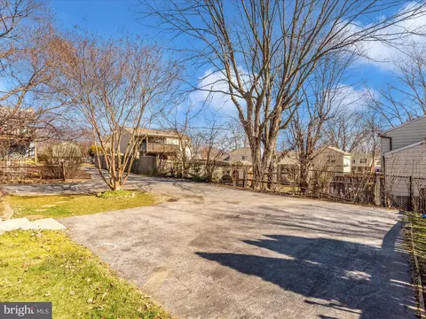 Exterior - 1532 Andover Ln, Frederick, MD 21702 photo 9 of 12