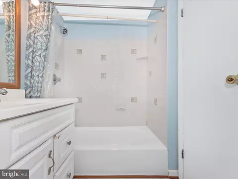 Bath - 1532 Andover Ln, Frederick, MD 21702 photo 4 of 4