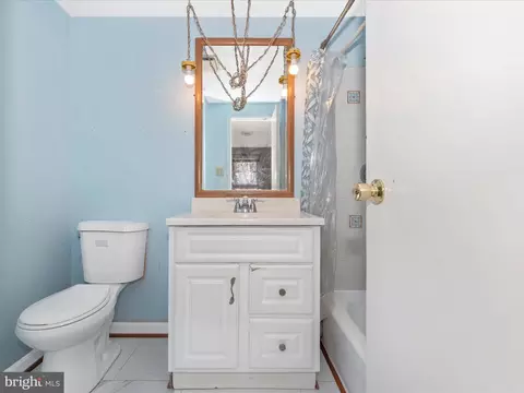 Bath - 1532 Andover Ln, Frederick, MD 21702 photo 3 of 4