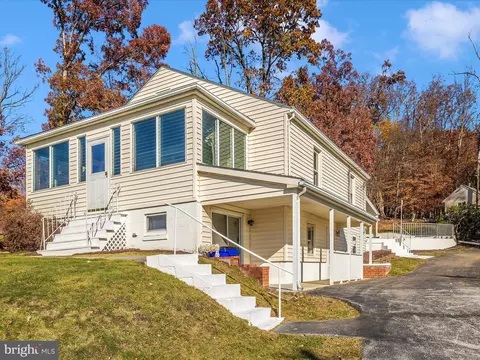 9706 B Hall Rd, Frederick, MD 21701