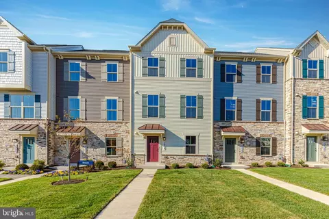 5904 Garden Walk Dr, Frederick, MD 21703