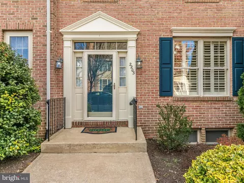 2203 Garden Ln, Frederick, MD 21701 photo 2