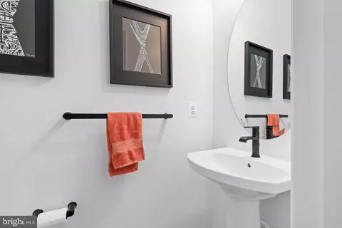 Bath - 951 Holden Rd, Frederick, MD 21701 photo 6 of 6