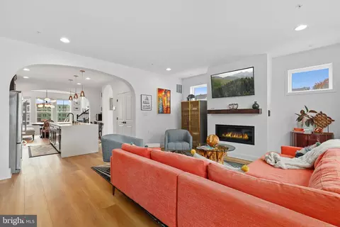 Living - 951 Holden Rd, Frederick, MD 21701 photo 1 of 5