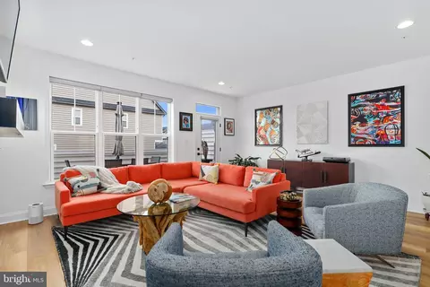 Living - 951 Holden Rd, Frederick, MD 21701 photo 2 of 5