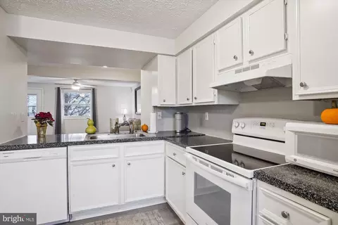 5820 Planters Ct, Frederick, MD 21703 photo 4