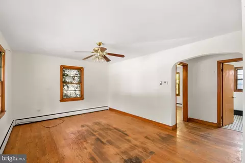 8 Linden Ave, Frederick, MD 21703 photo 3