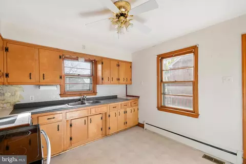 8 Linden Ave, Frederick, MD 21703 photo 7