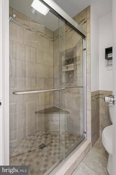 Bath - 7994 Schooner Ct, Frederick, MD 21701 photo 2 of 4