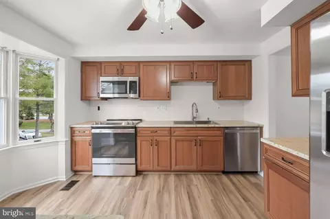Kitchen - 7994 Schooner Ct, Frederick, MD 21701 photo 4 of 8